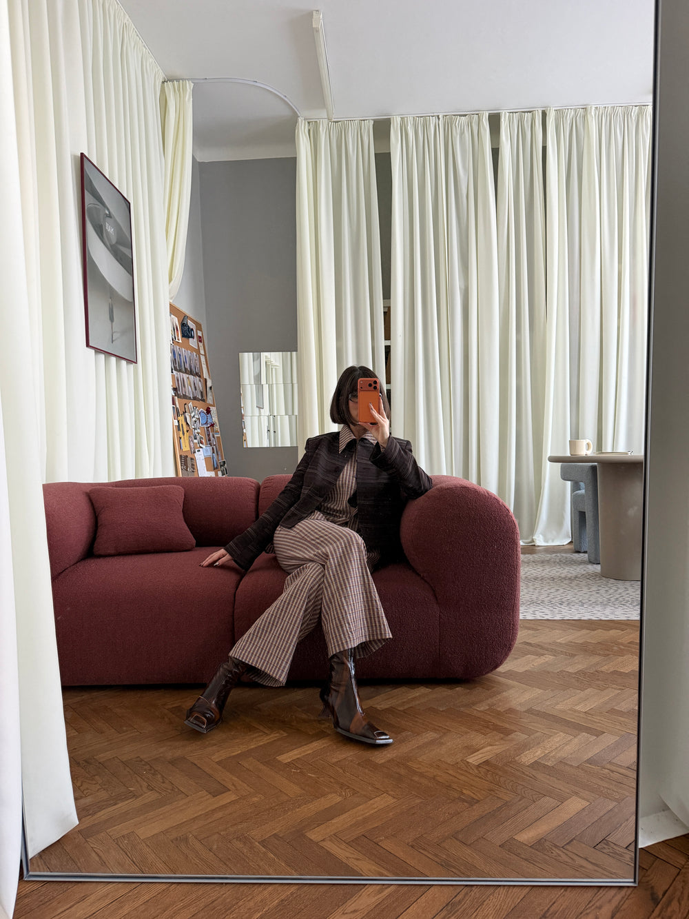 Hug Sofa – Cherry
